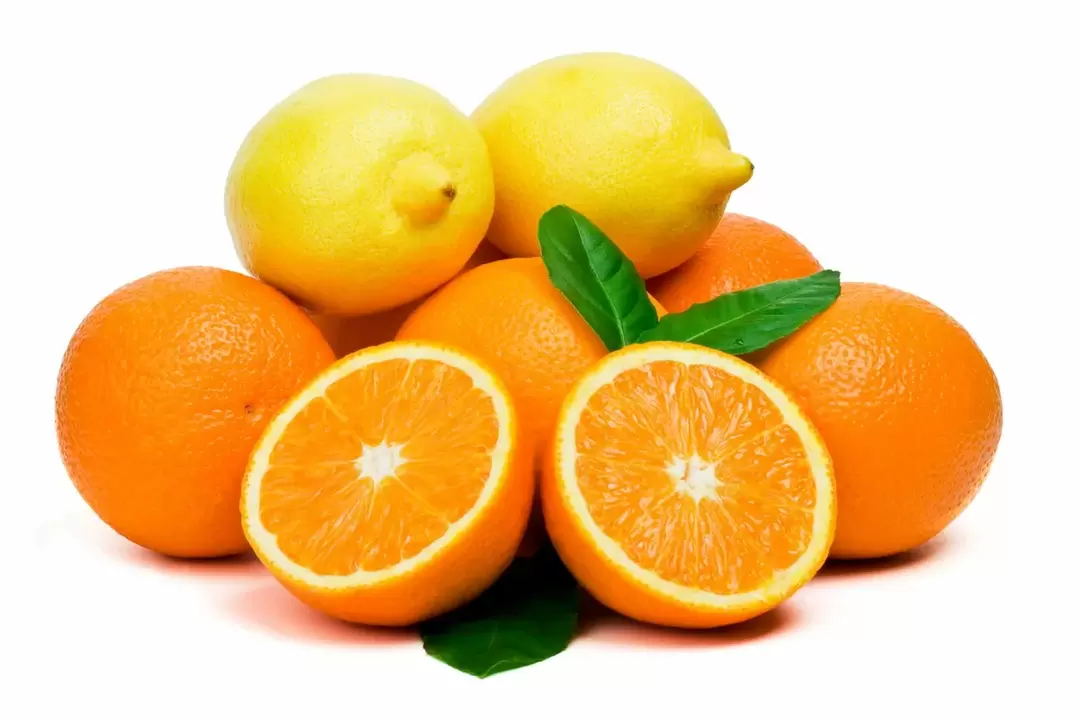 Zitrone und Orange durch Kraft